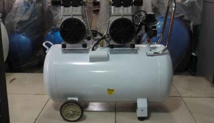 消防充气泵排放的压缩空气中含有大量的水汽、油汽、尘埃等混合杂质